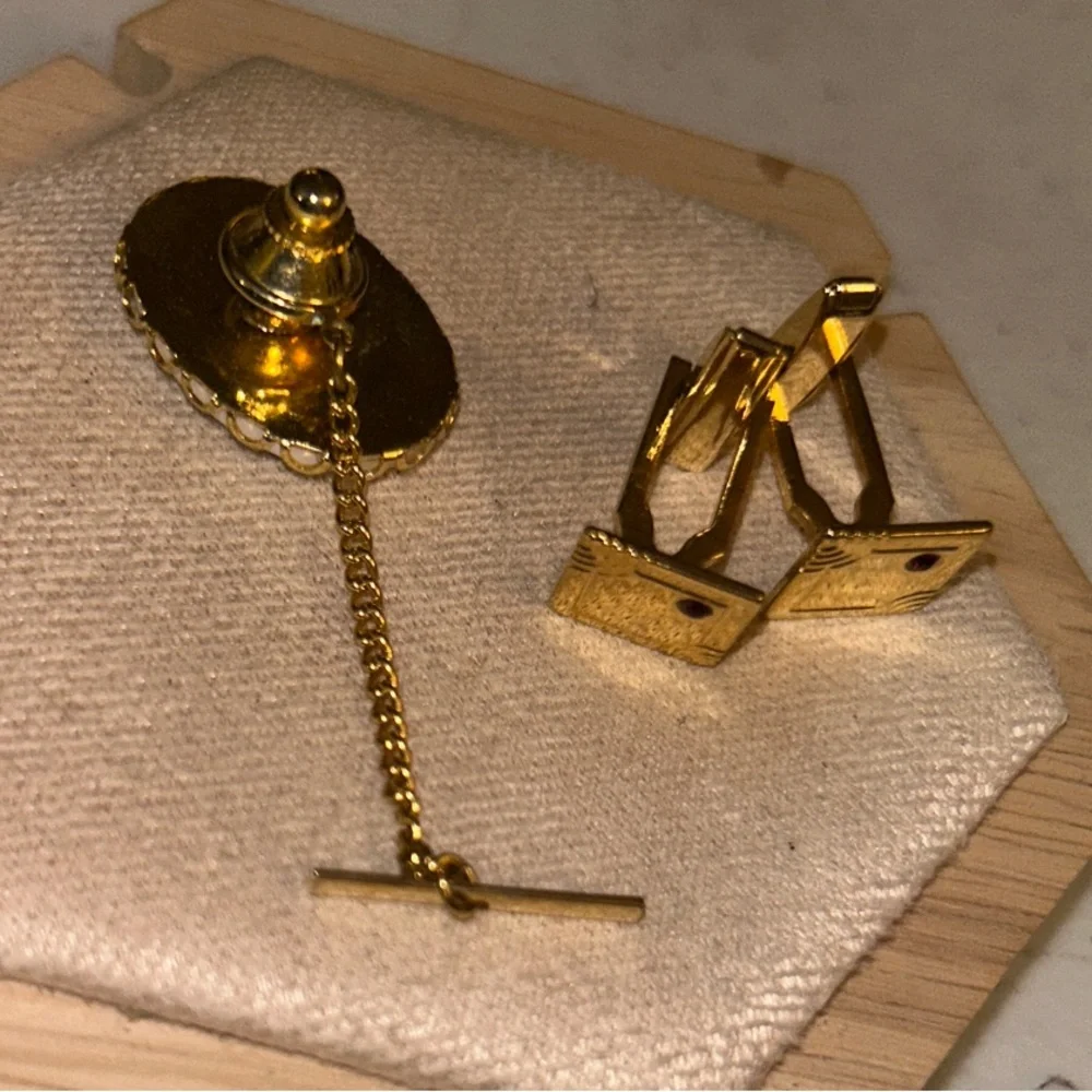 Vintage Art Deco Gold‎ Rose Porcelain Tie Tack & Gemstone Cufflink Set
